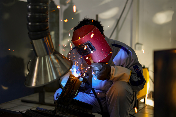 焊接技術吃香！現在報名當然不晚?。? width=
