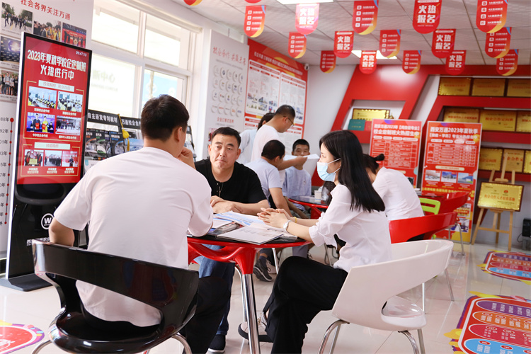 十幾歲很迷茫，學什么技術更吃香，怎么學找誰學？????