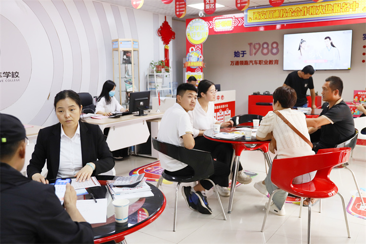 【中考考前擇校指南】彎道搶跑，提前擇校 