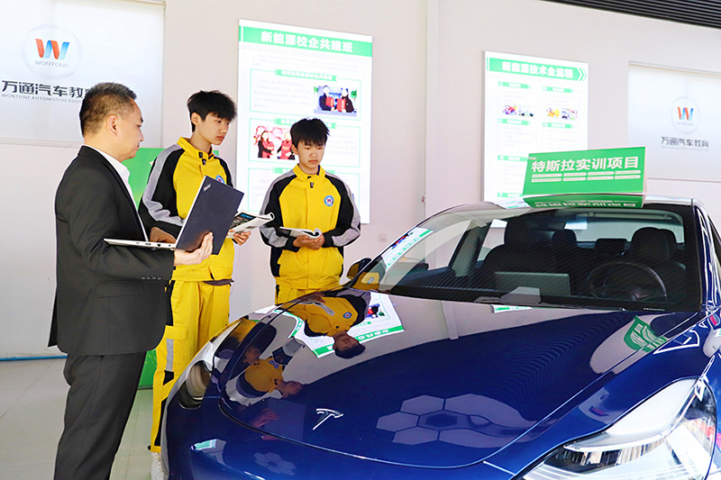 西安新能源汽車技術學校，西安萬通新能源職業技術學院怎么樣？