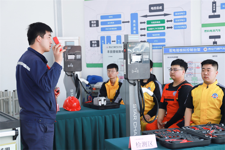 到現在了才知道學校不滿意，別慌，轉學來萬通