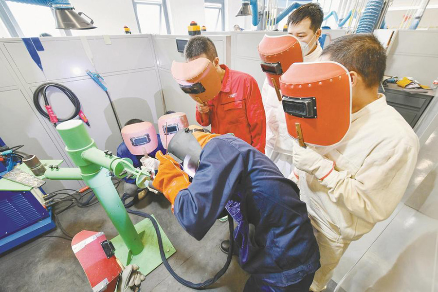 西安哪里學電焊技術比較好？電焊技術主要學什么，操作證好考嗎？