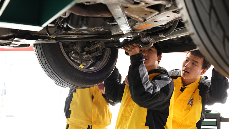 西安萬通VS其它學校，差別不止一點點！