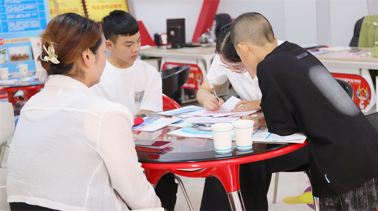 高考出分，中考結束，西安萬通接待中心，異?；鸨瑍