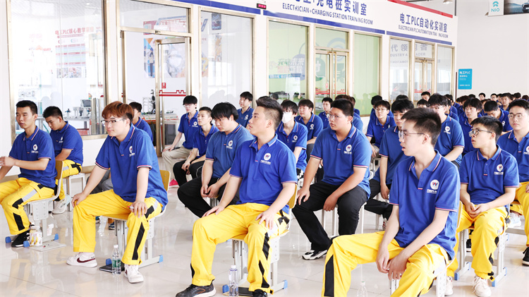 志愿滑檔還有出路嗎？來西安萬通開啟新未來！