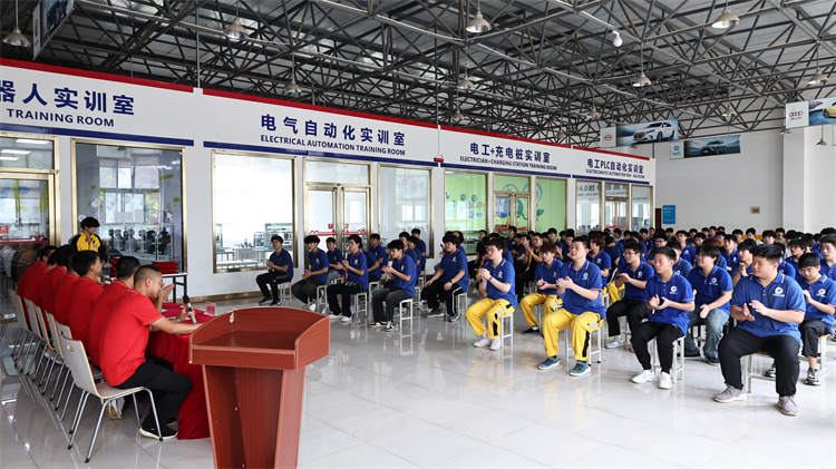 “匠心筑夢 技能報國”——西安萬通2025教學質量年閉幕暨表彰大會圓滿舉行