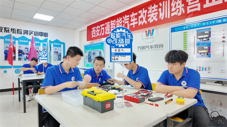 西安萬通智能汽車改造營圓滿收官！這群學生玩轉黑科技，帥炸了！