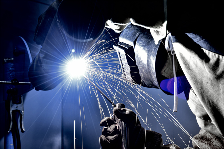 國慶不適合躺平！短時間就能入門！來西安萬通學焊接技術，這門“越老越吃香”的技術你值得擁有！