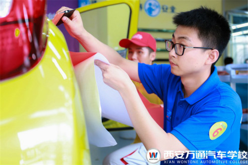 西安萬通汽車學校學子實訓