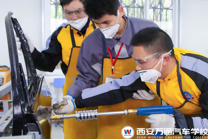 西安萬通汽車學校鈑金修復實訓