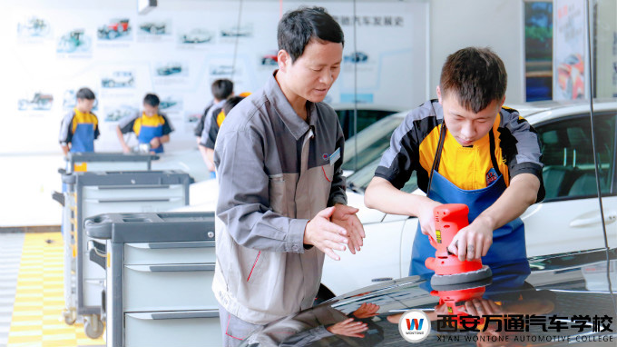 西安萬通汽車學校實訓耗材投放在學子在實訓中