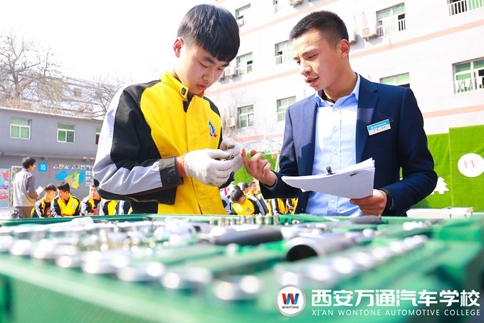 西安萬通汽車學校技能大賽選拔現場
