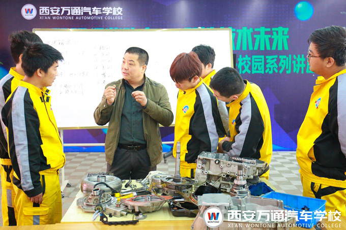 西安萬通汽車學企業總監進校園