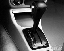 自動擋汽車掛不了擋怎么辦，在線等！