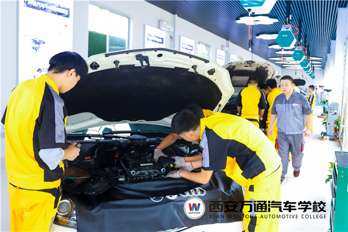 職業學?！肮k”和“民辦”背后的意義