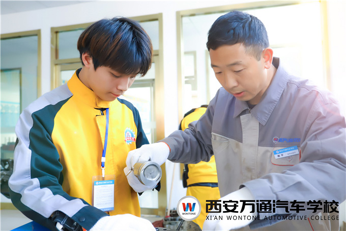 停車后，風扇持續運轉是正常的嗎？