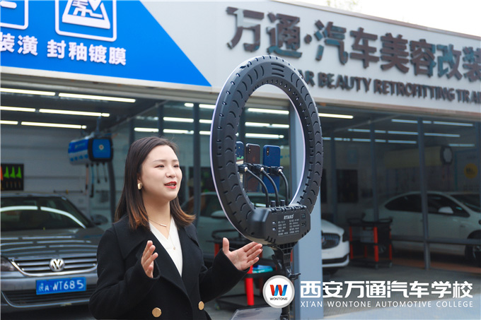 企業總監在線解密行業前景，與學子暢談職業發展