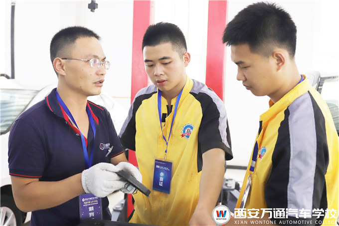 初中生學習成績不理想，早日擇校學技術！