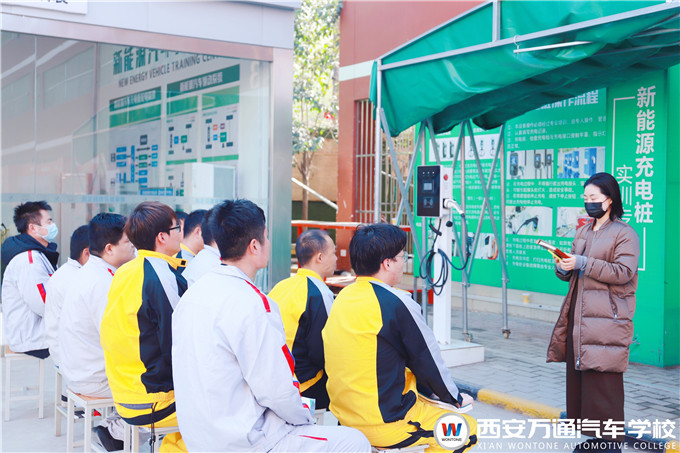 西安萬通學子就業無壓力，特銳德企業來招聘宣講！