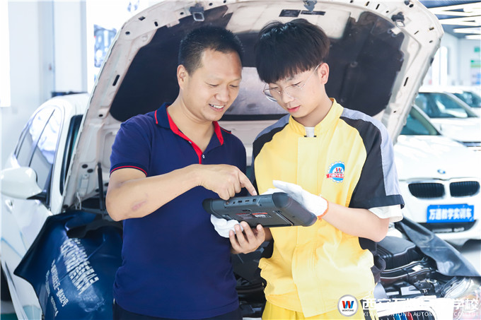 西安萬通助學子從909萬就業大軍里脫穎而出！