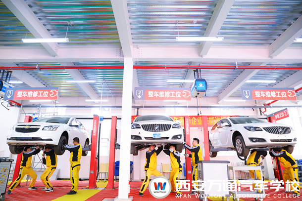 擇校不滿意？轉學來萬通，國慶多重好禮只為你！