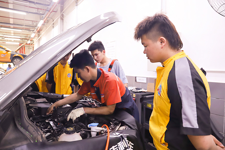 萬通學子領克、吉利汽車公司技術體驗營10