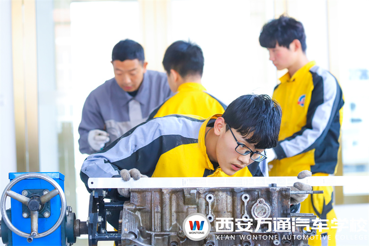 想學汽修技術的年輕人如何選擇？汽修店和汽修學校哪個好？