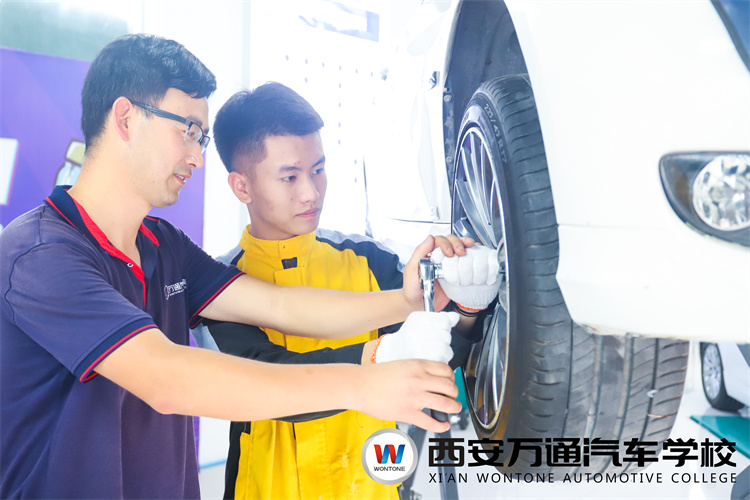 想找一個發展前景好的專業，汽車專業值得!