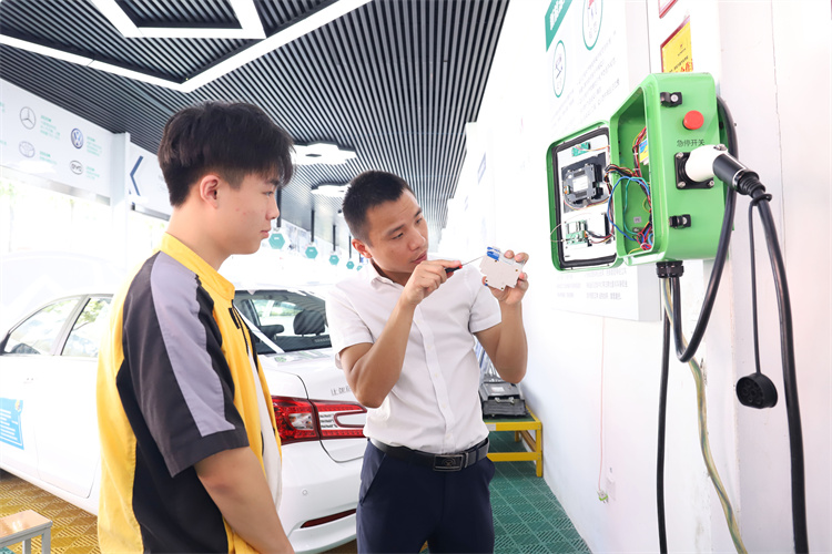 職位增多！新能源汽車行業新機遇！還不趕緊加入