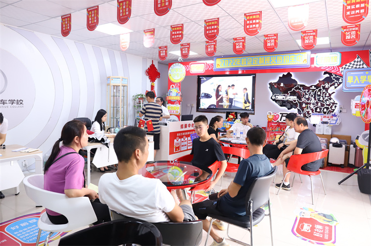 八月已過大半，還沒選好學校嗎？