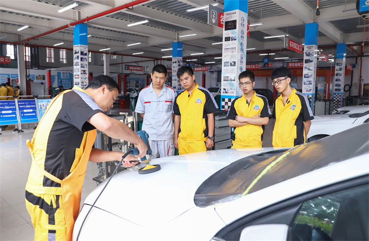 告別體力活！拒絕死工資！學習汽車美容創業當老板