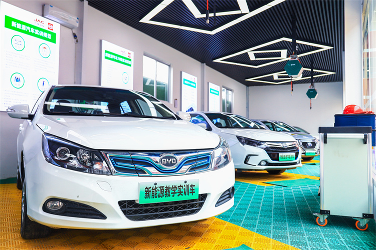 歐盟將于2035年正式禁售燃油車！ 新能源汽車行業發展前景大好！