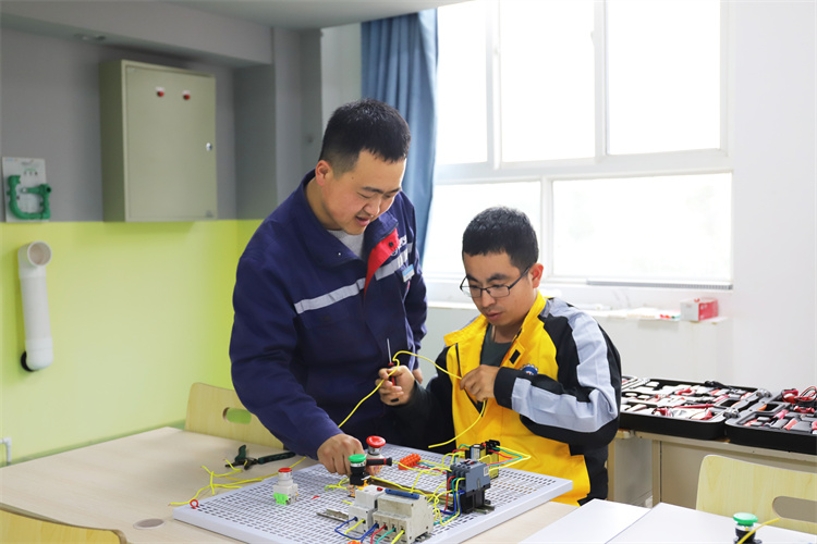 技能精修！西安萬通電工免費培訓專修班來啦！