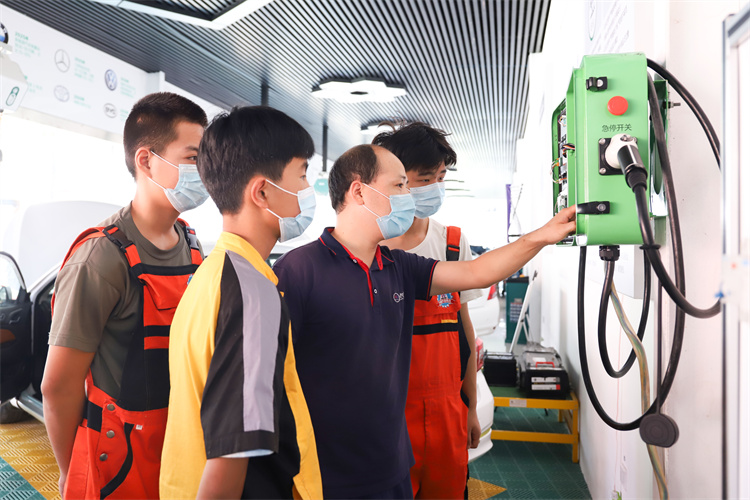 新能源汽車市場高速增長，學技術乘勢而為！