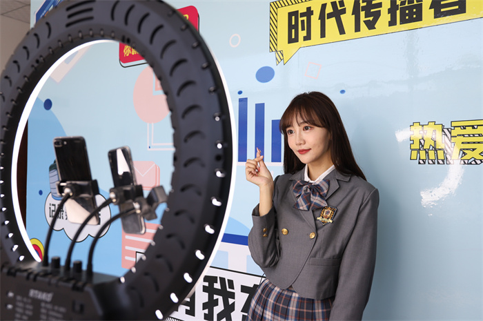 興趣變職業！成為“電商主播”不是夢！