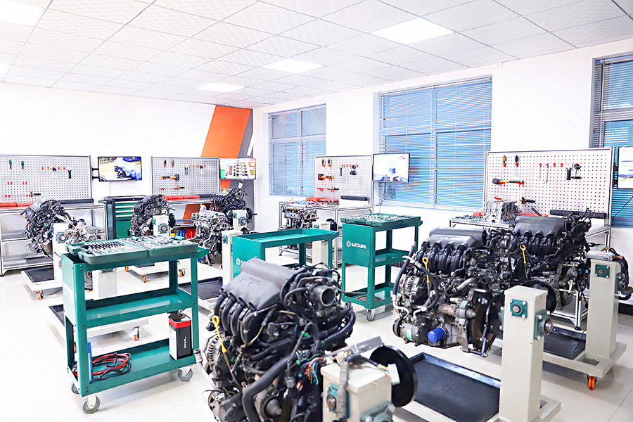 初中畢業學技術：汽修專業都學些什么內容？將來好就業嗎？