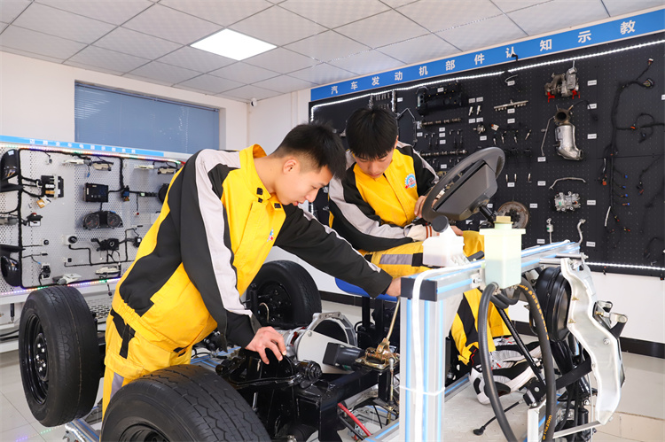 技能改變人生！職校生很具競爭力！