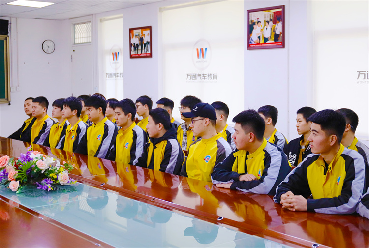 校企定向新未來——西安萬通靚車牛人專場招聘會！