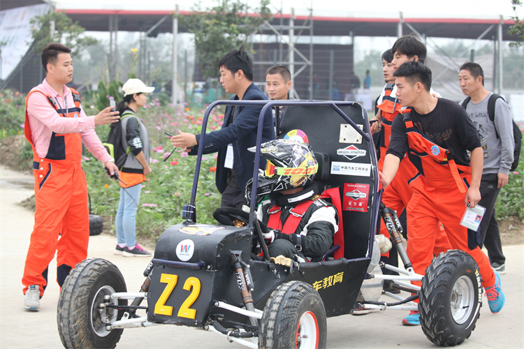 這個學校豪橫你不懂！五一帶你游長安，路費我買單?。?！