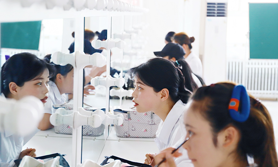 妝飾青春，點亮職場之彩妝大賽3