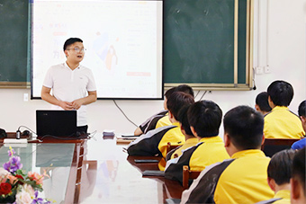 校企合作優勢足 ，學生就業更有利 ——靚車牛人來校開展專場招聘