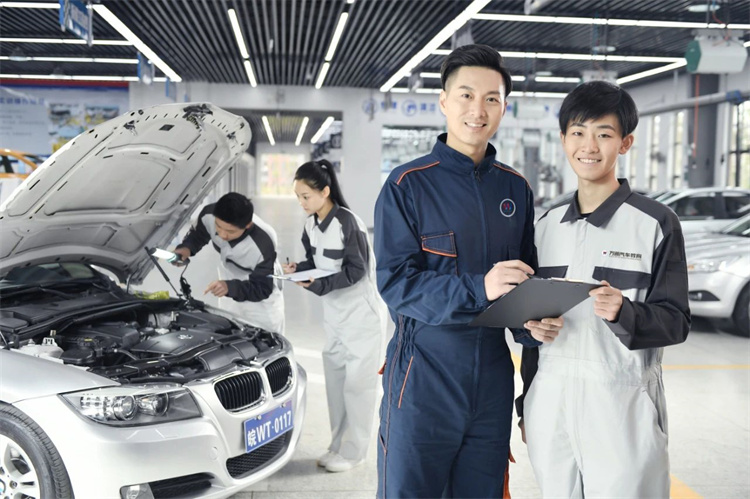 央視：職業院校學生一樣能當兵、上大學、考研、公務員和事業編