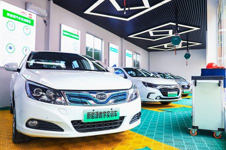 新能源汽車維修技術培訓學校，新能源電動車維修培訓前景分析