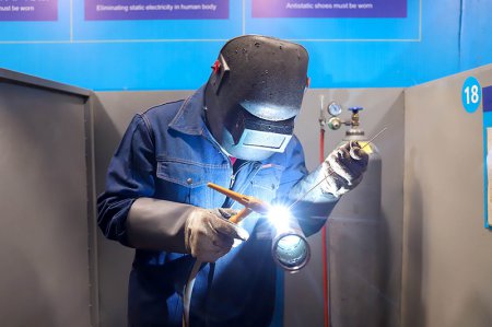 西安學電焊哪個學校好，西安電焊專業培訓學校