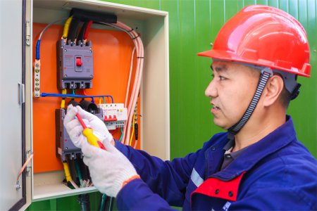 免費！免費！免費！ 西安萬通電工培訓專修班來了！