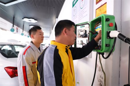 新能源汽車產銷一路狂飆，行業前景更廣闊！