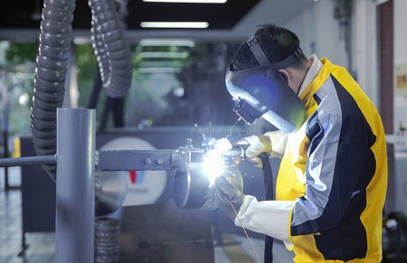 學電焊工學費多少錢，有哪些焊種，焊工理論知識考試主要考些什么